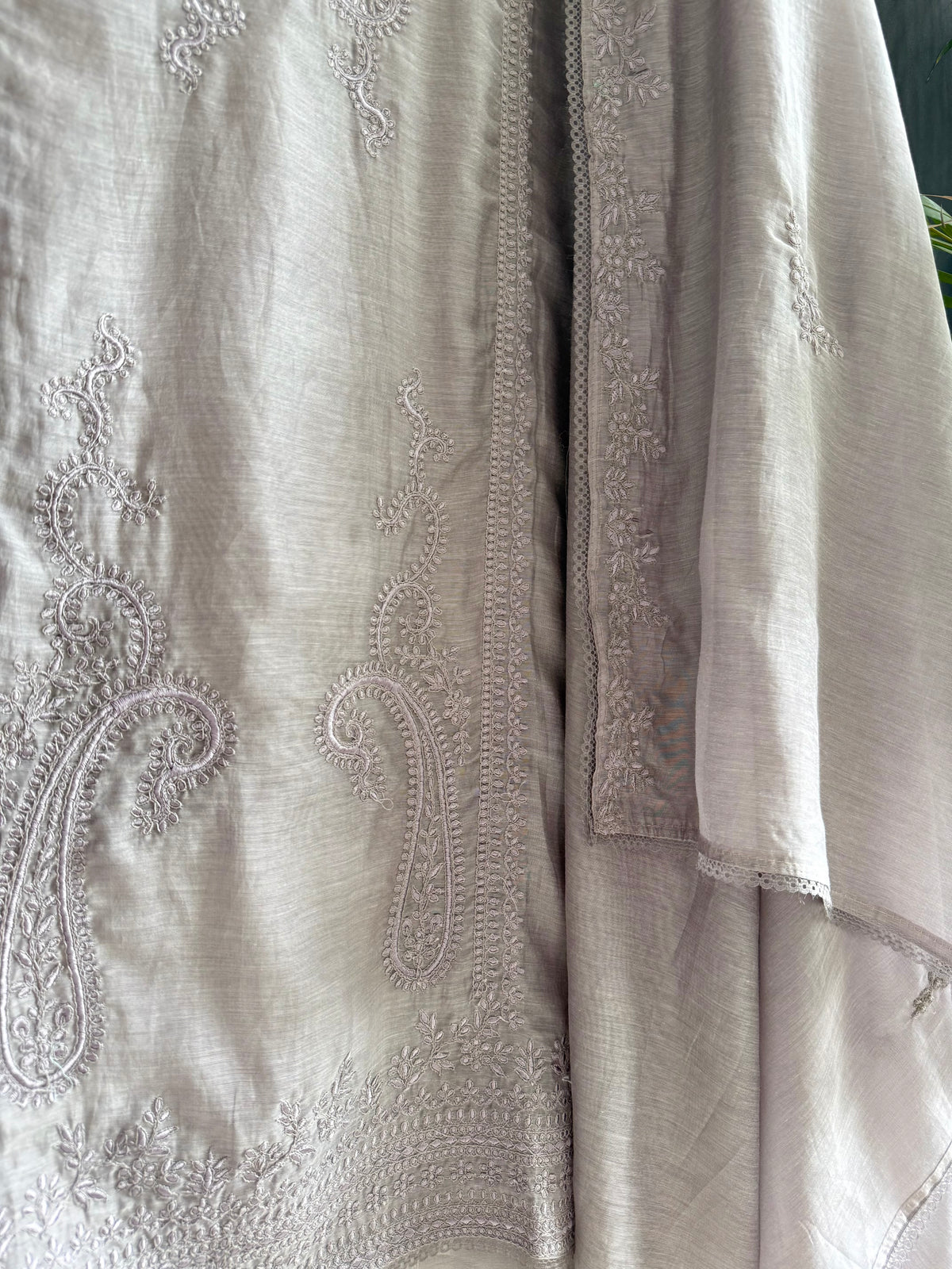 Luxurious Mul chanderi monochromatic threadwork suit