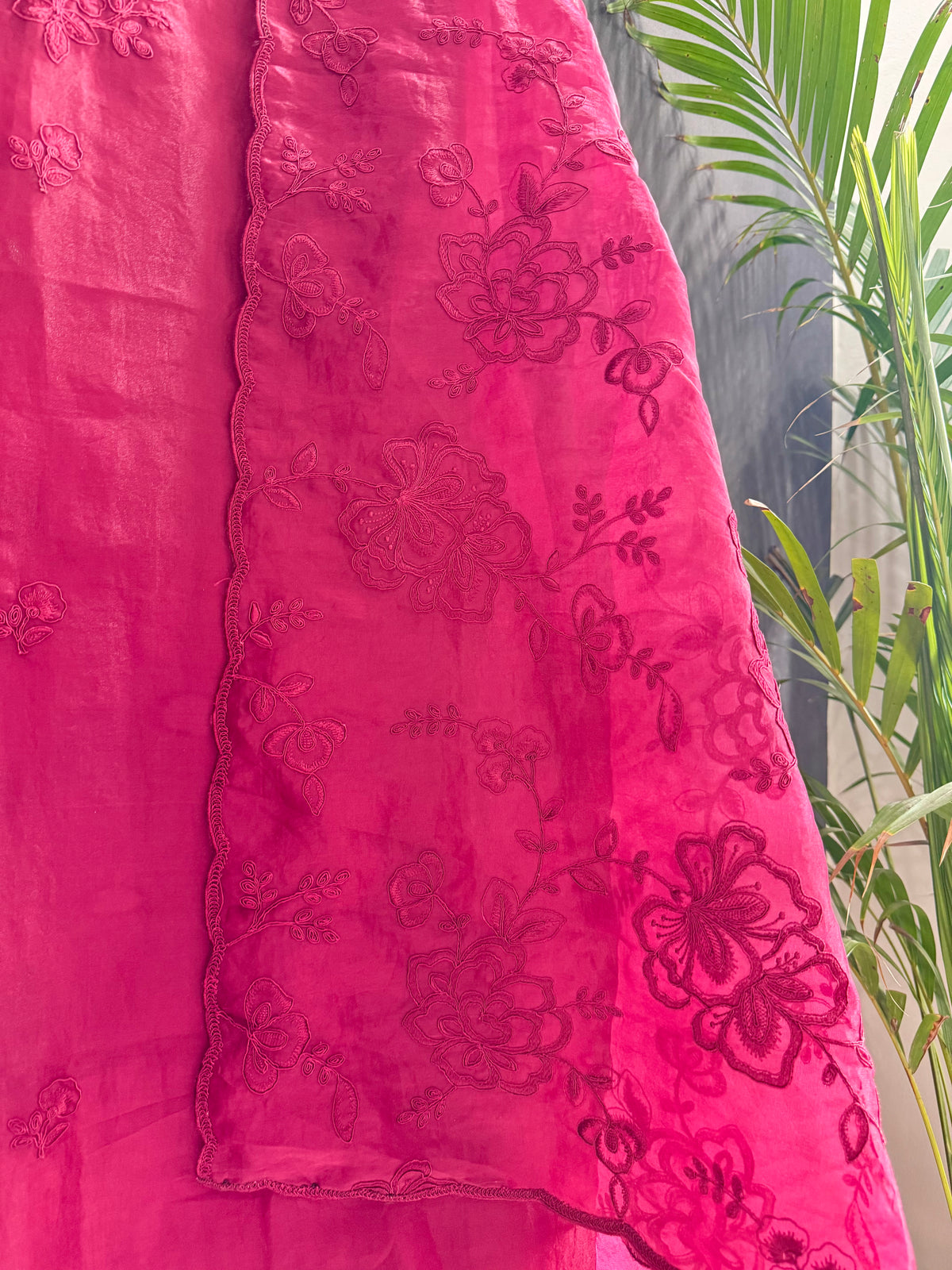 Luxurious monochromatic thread work suit