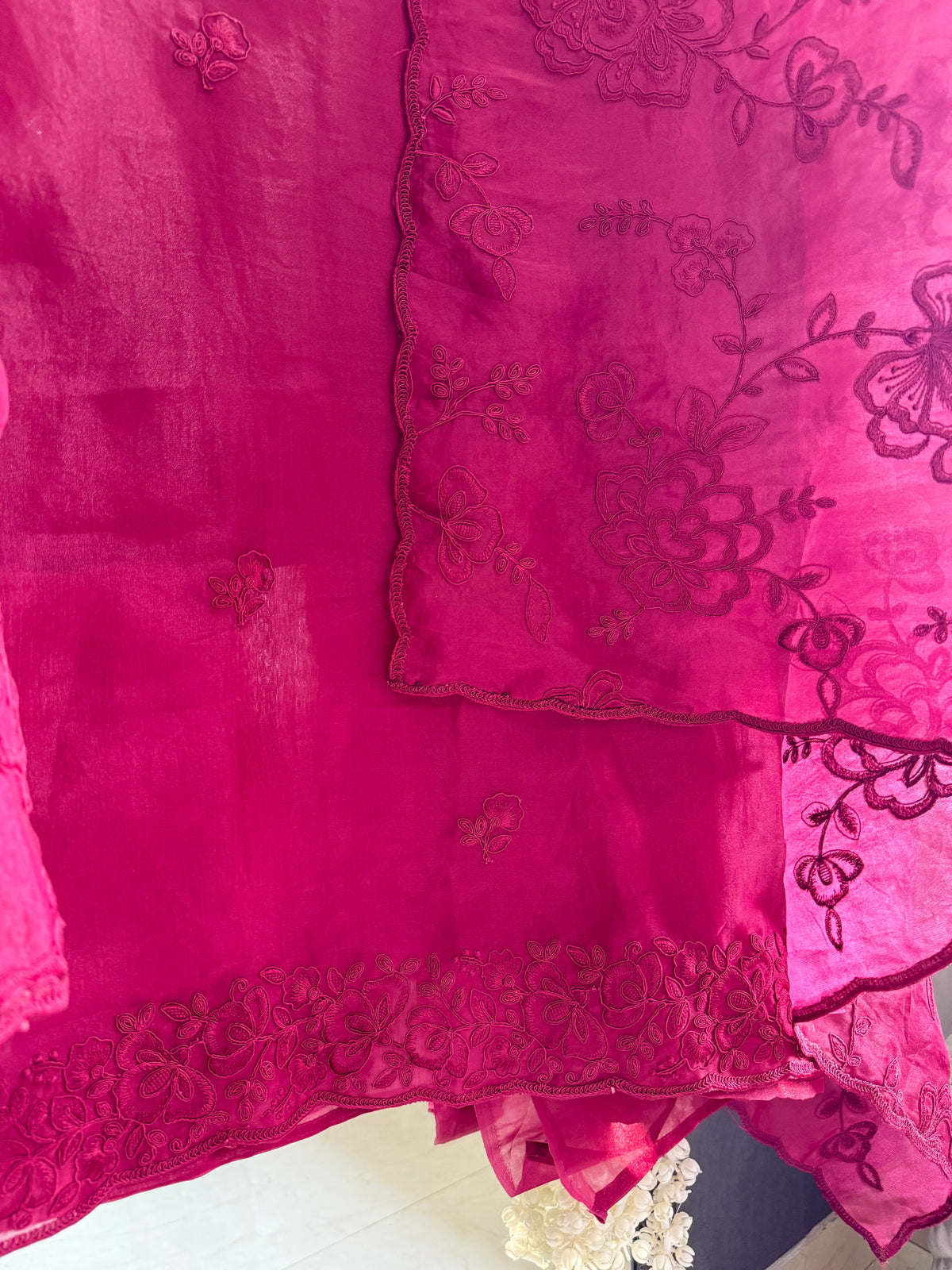 Luxurious monochromatic thread work suit