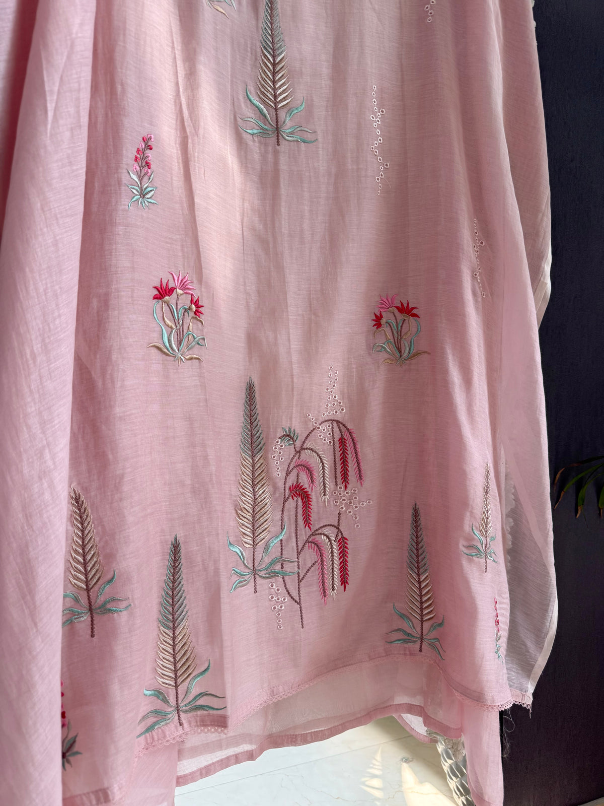 Luxurious Mul chanderi floral springs suit