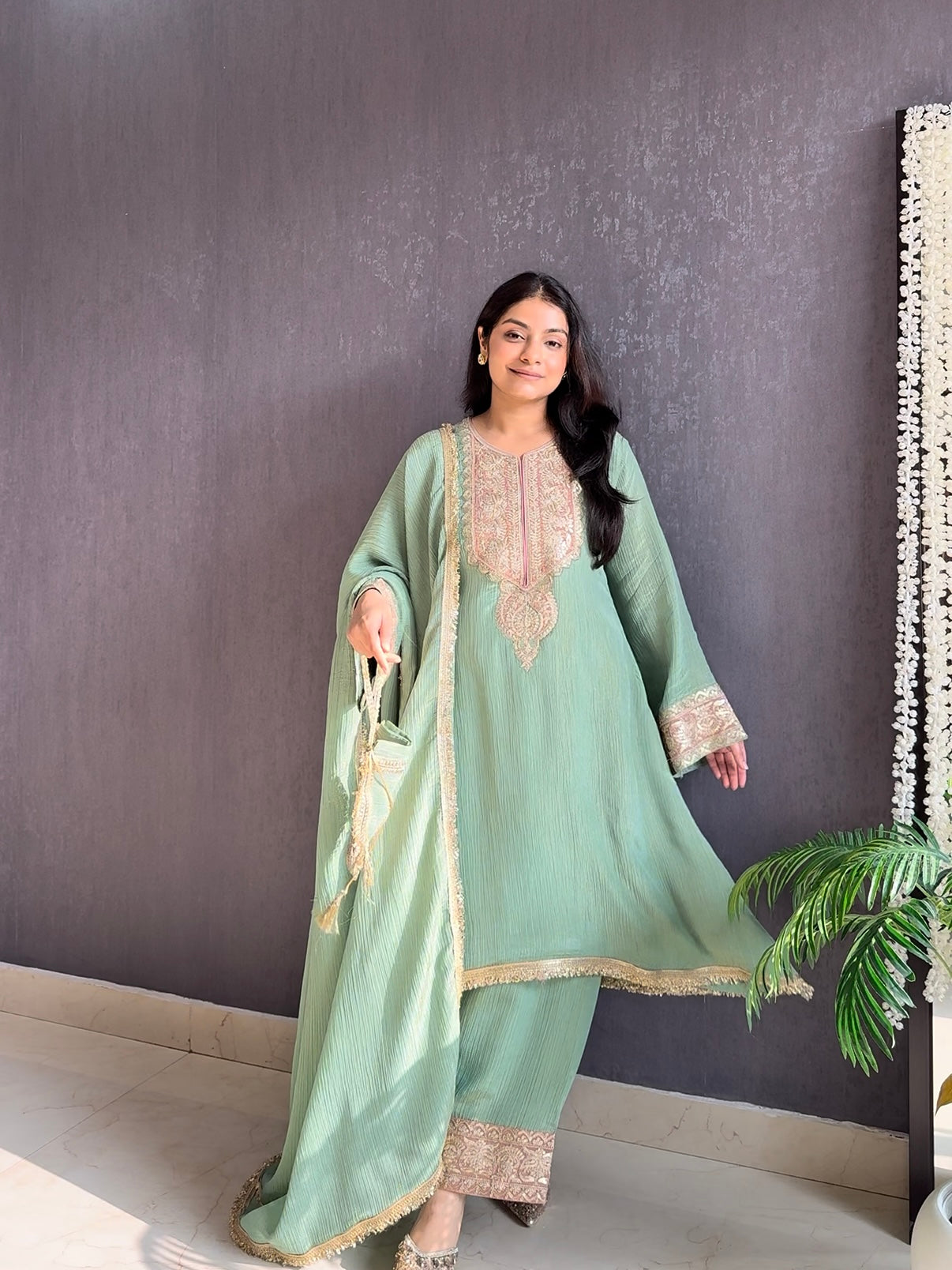 Luxurious crush tissue aari work set
