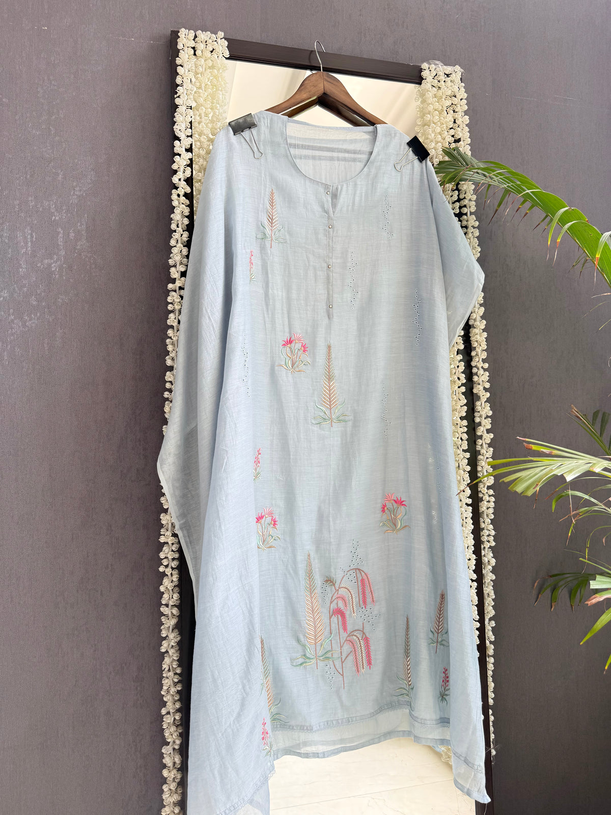Luxurious Mul chanderi floral springs suit