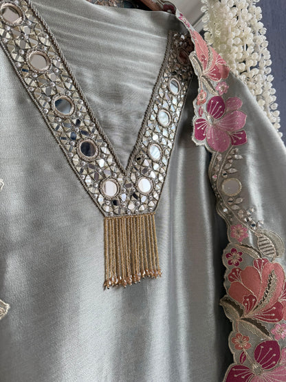 Luxurious tissue deer handwork suit