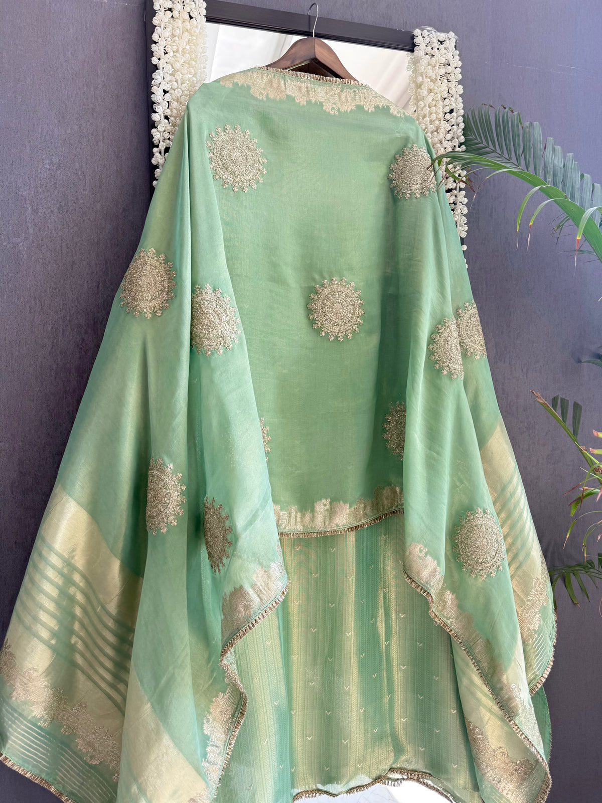 Luxurious Tissue benarsi zari handwork suit