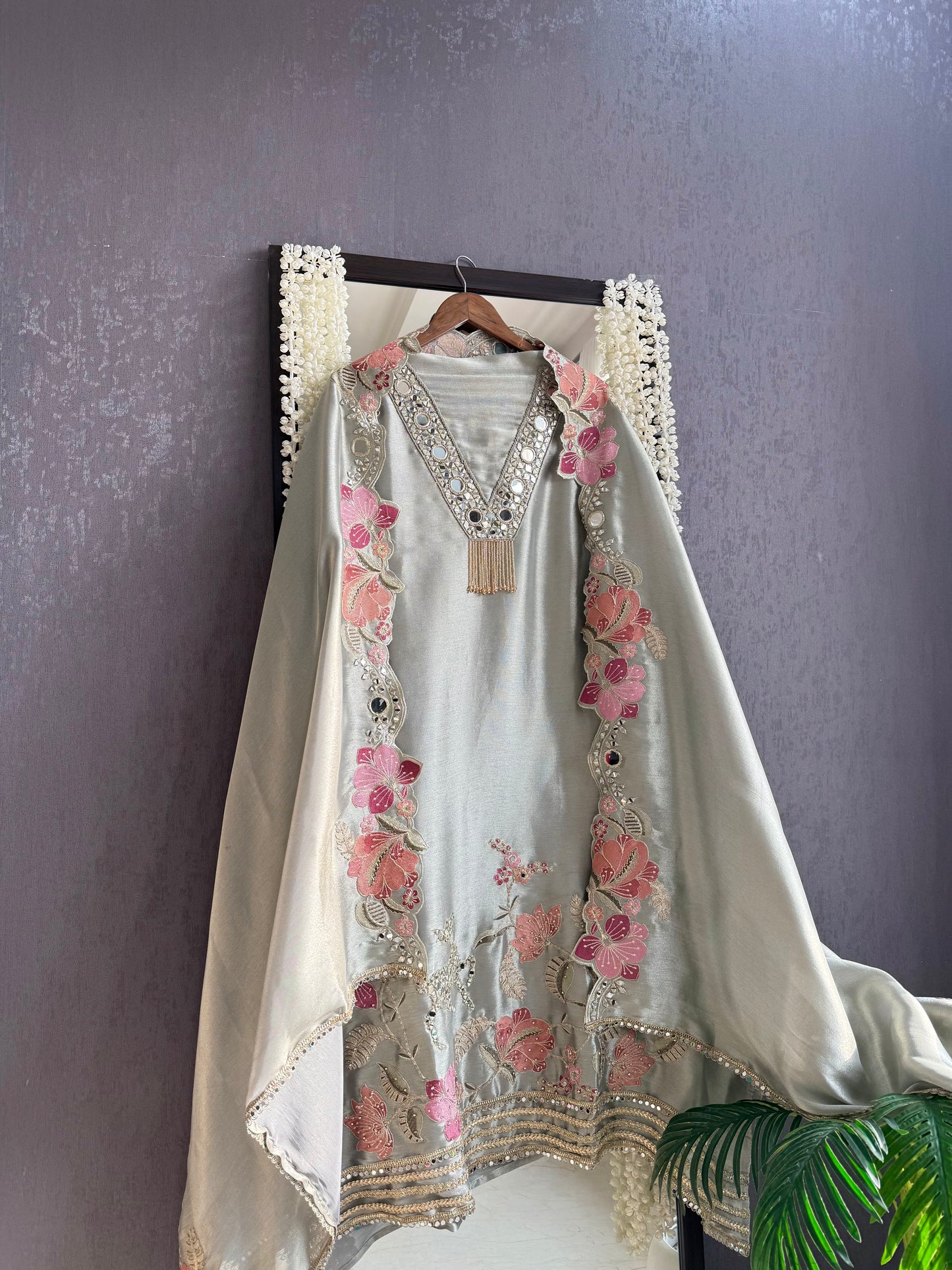 Luxurious tissue deer handwork suit