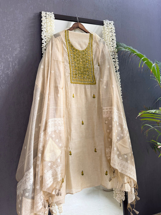 Linen frenchknot suit