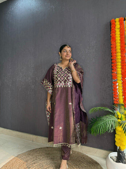 Gotapatti kaftan set