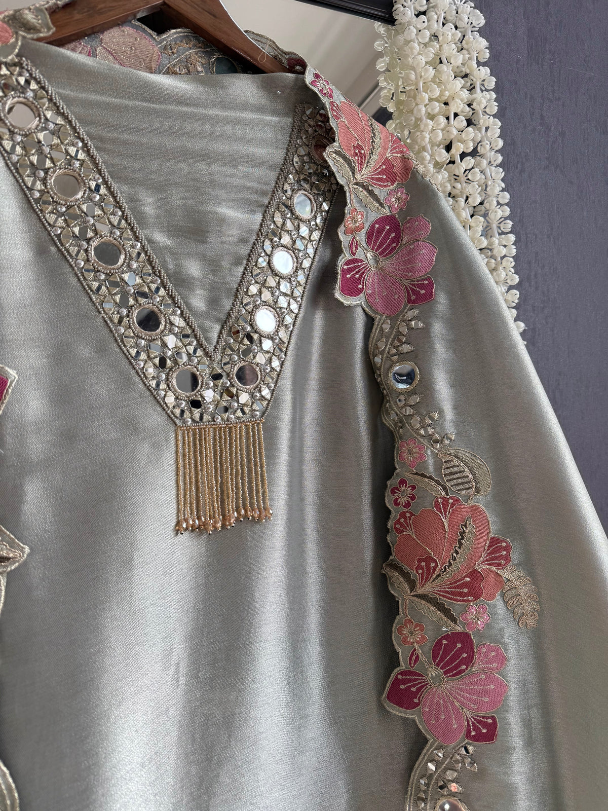Luxurious tissue deer handwork suit