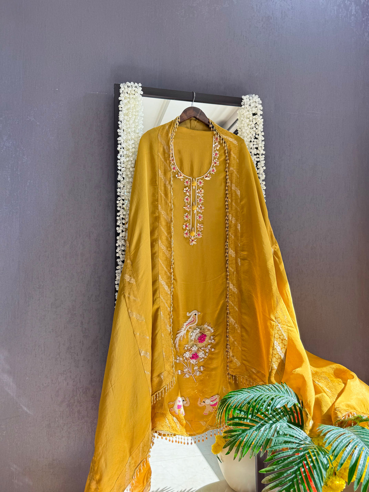 Luxurious elephants Handwork suit