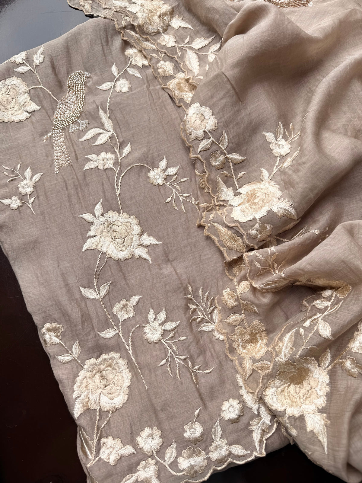 Luxurious Mul chanderi parsi thread suit