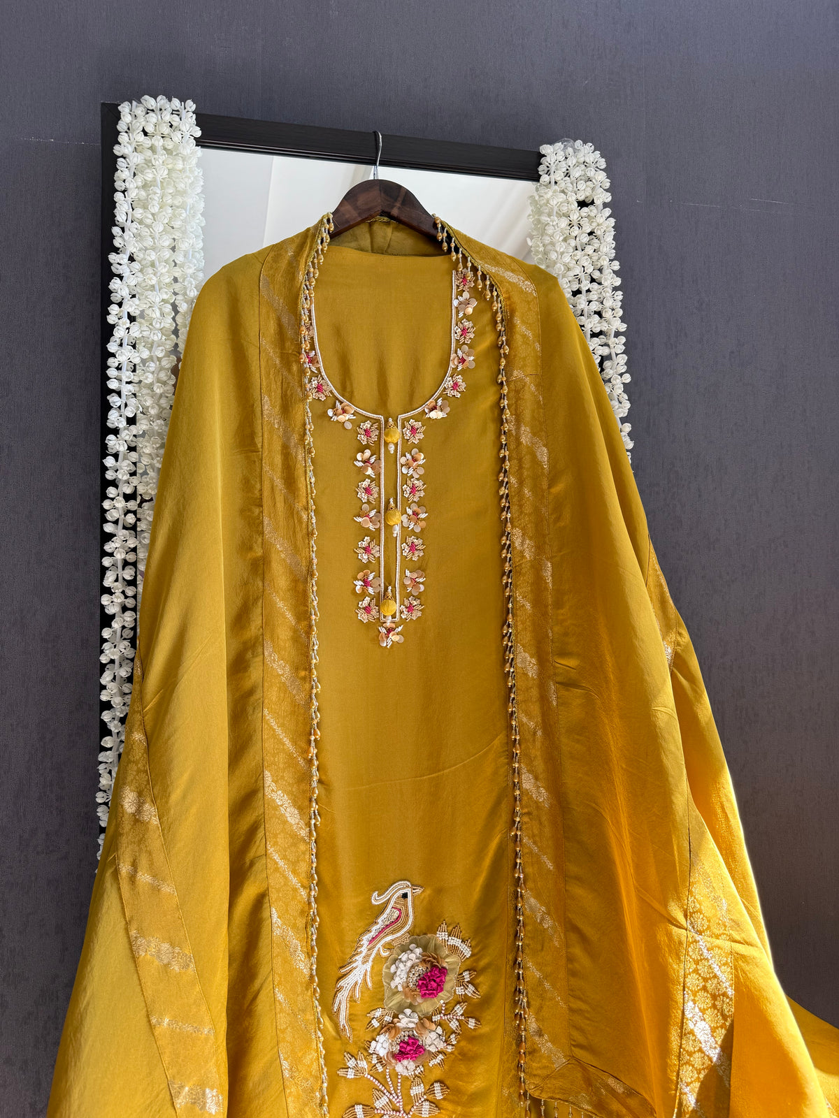 Luxurious elephants Handwork suit