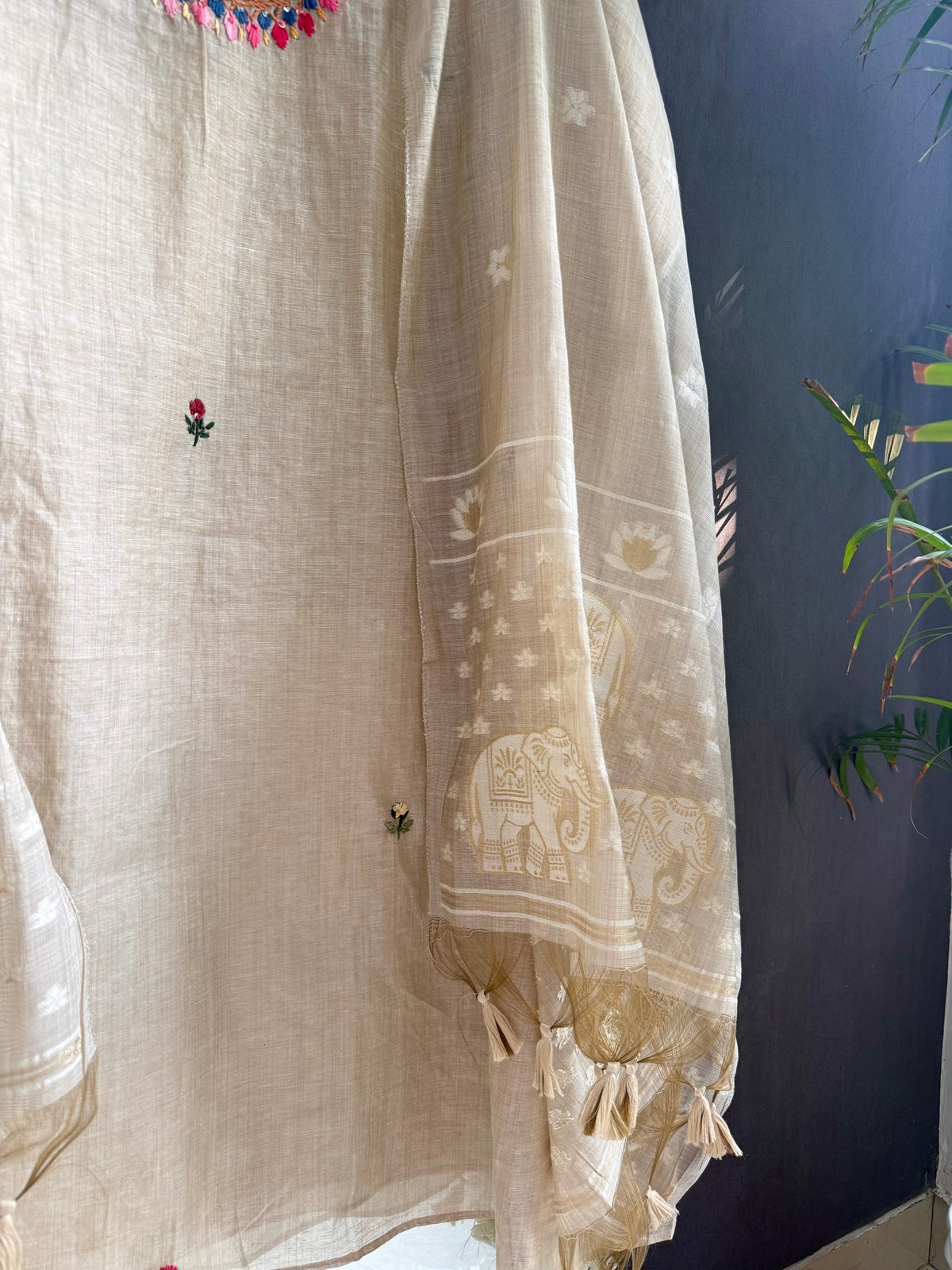 Linen frenchknot suit