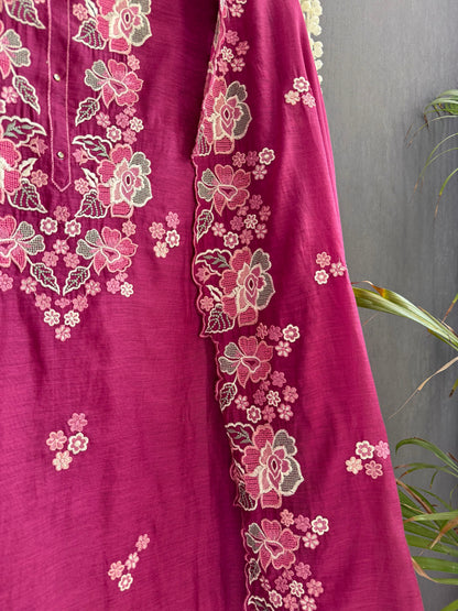 Luxurious Mul chanderi floral Threadwork suit