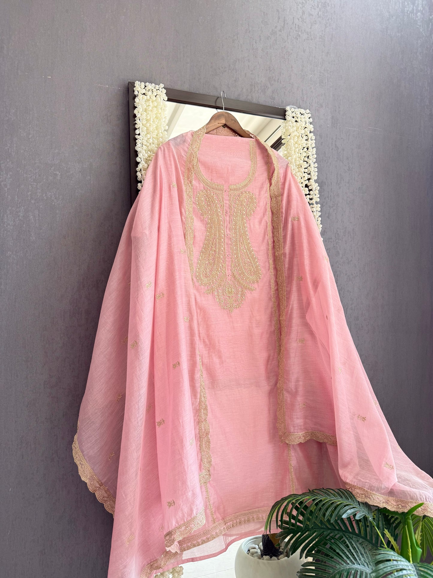 Luxurious Mul chanderi dori sitara suit
