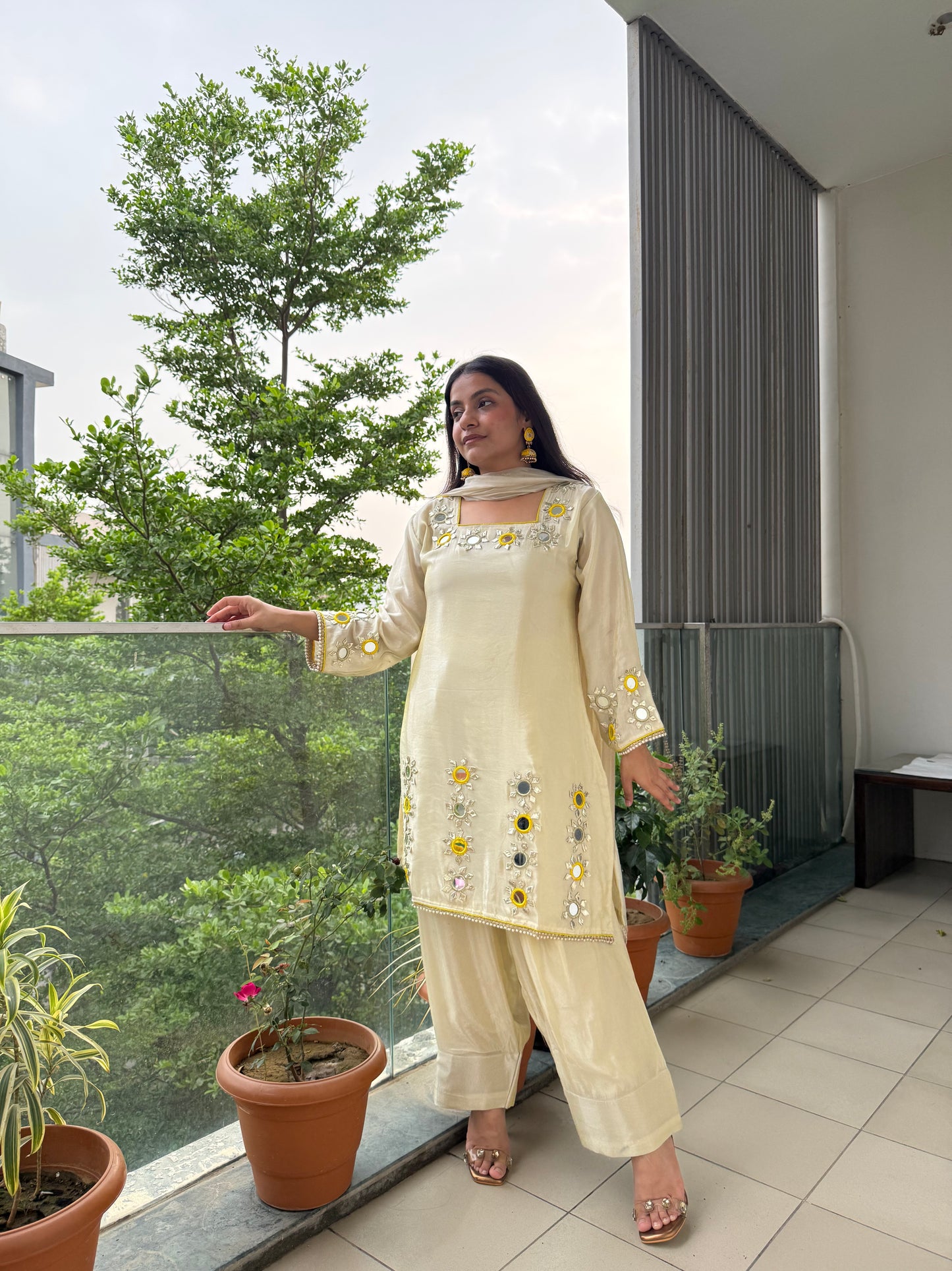 Tissue silk gotapatti mirror farshi set