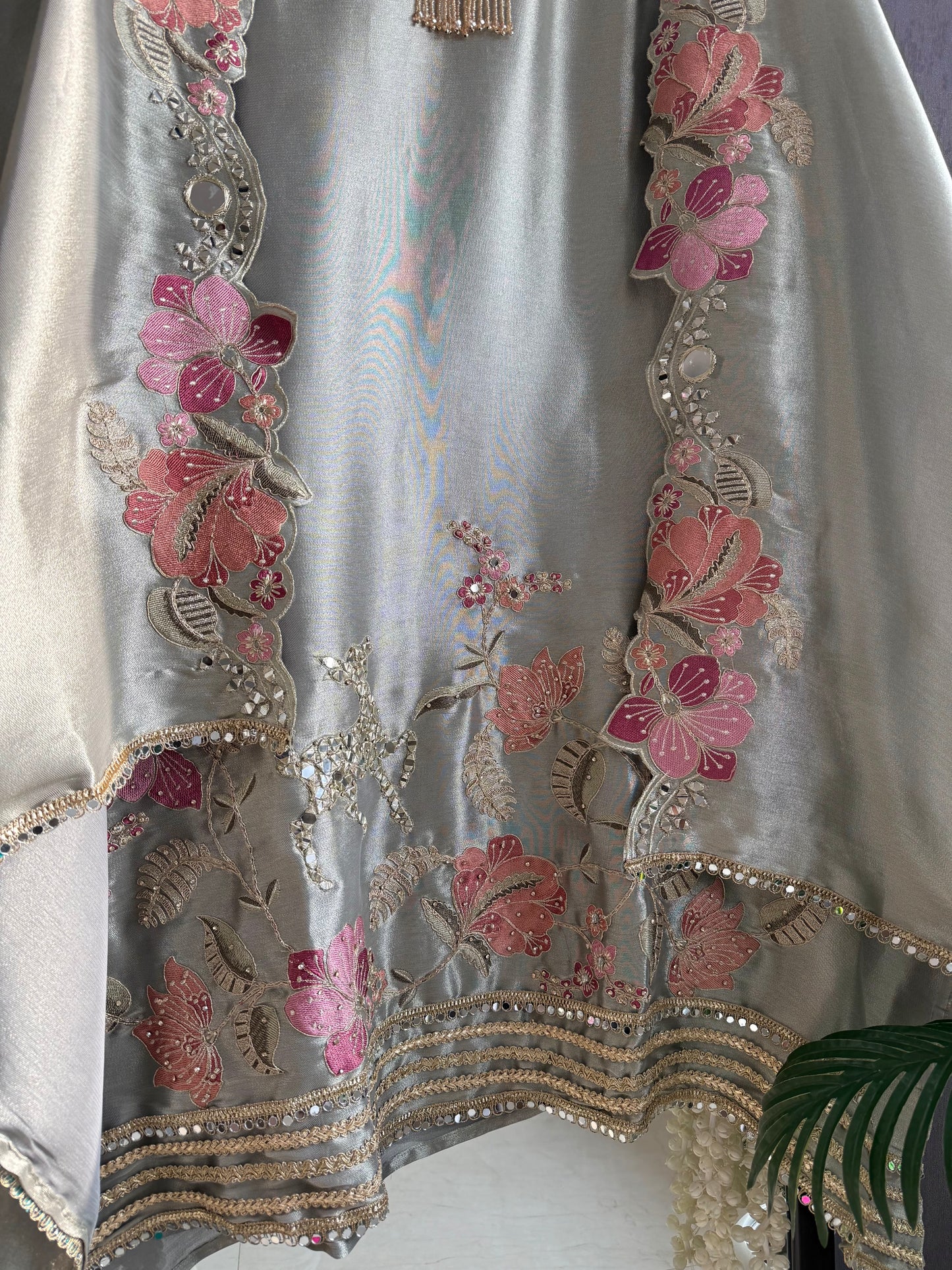 Luxurious tissue deer handwork suit